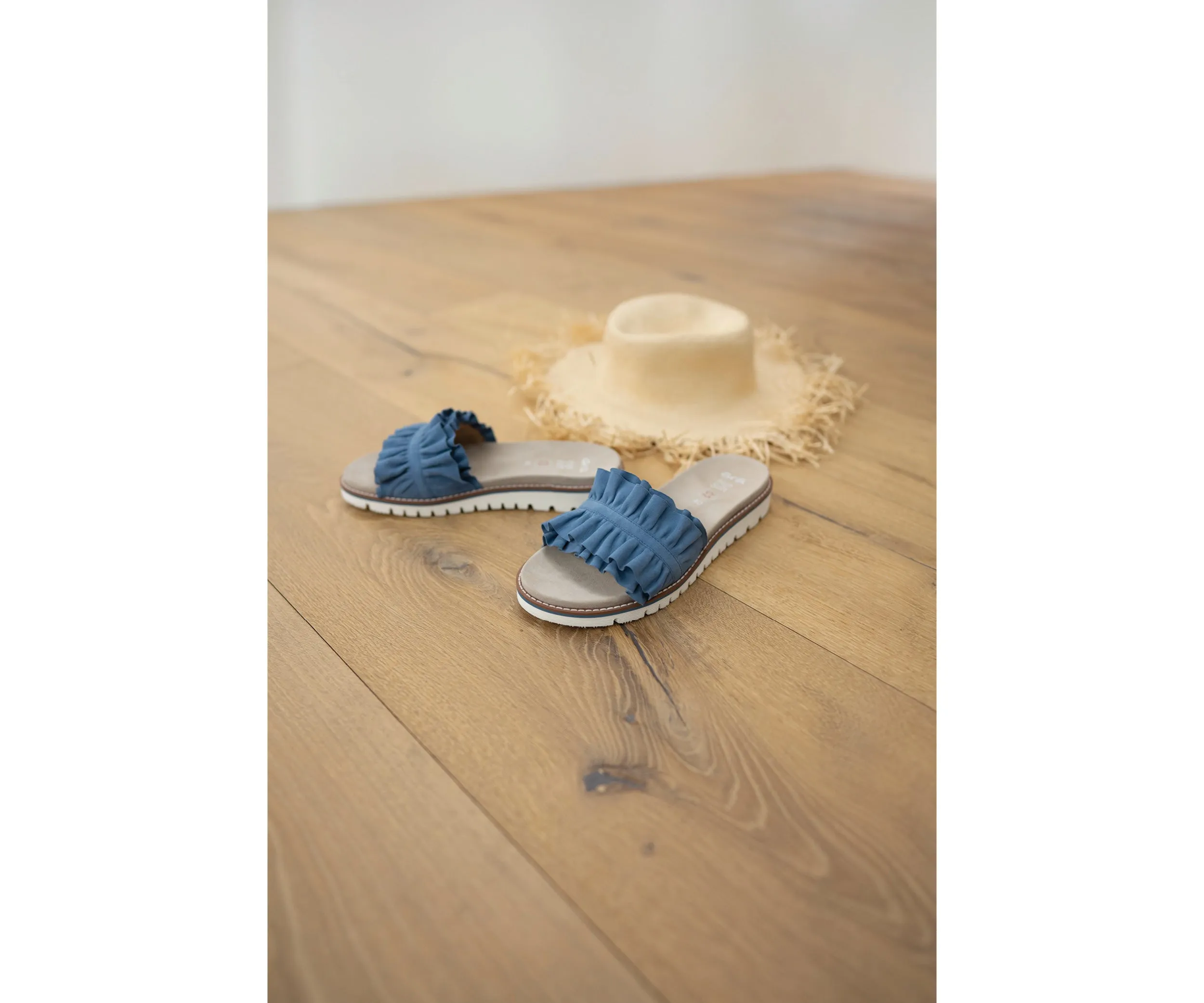Keyes Women's Ruffle Slide Sandal - Coolblue 15