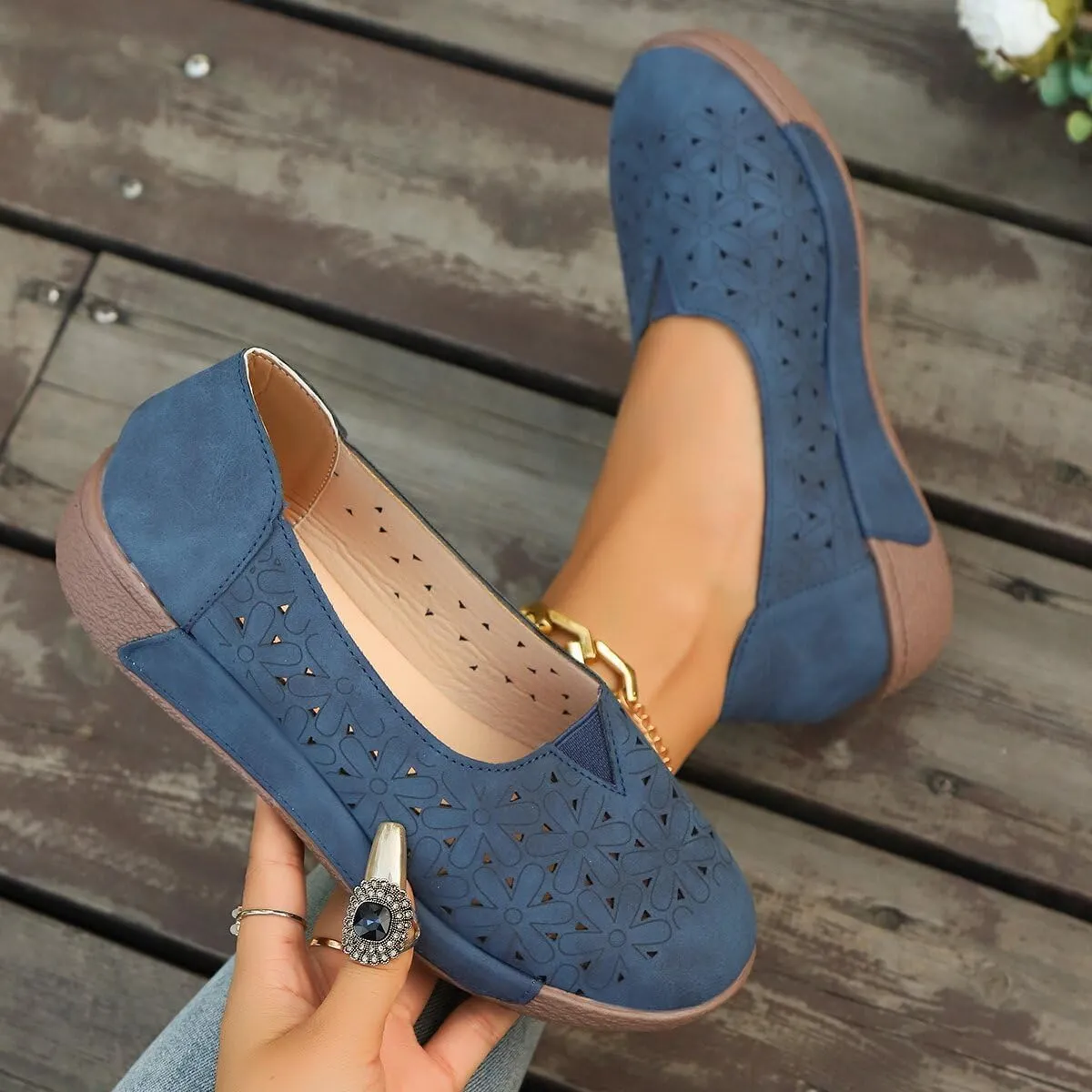 Womens Casual Loafers Shoes Slip On Hollow Out Breathable Walking Shoes Comfort Wear Shoe for Women Nurses Shoe Wide Width Dressy Vintage Closed Toe Sandals 2025 Fashion